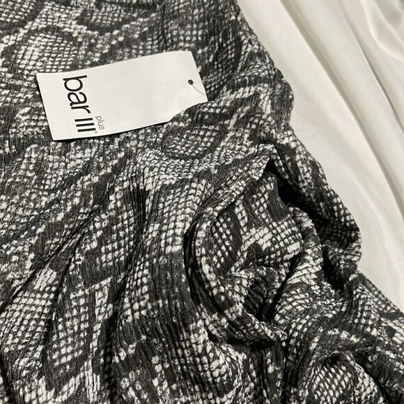 NWT- Bar lll - 3X. Snake Print Wide Leg Pant - Picture 9 of 9